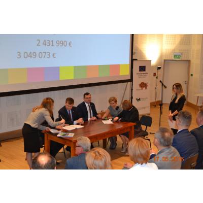 Podpisanie umowy na realizacje strategii